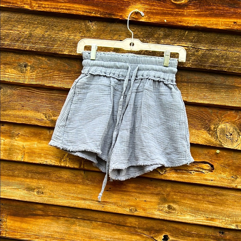 Flawless textured shorts with elastic waist